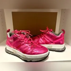 VIP【関税送料無料】希少 BURBERRY PINK SNEAKERS s_wp_65c7f5a1932a8a436f1a01a9.webp